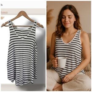 🌿Merona Women's Small Tank Scoop Hem Black White Horizontal Stripe Top